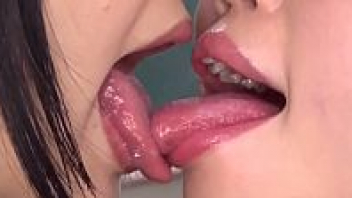 แหย่รูหี แลกลิ้น เสียวหี เลสเบี้ยนญี่ปุ่น เย็ดคาชุด